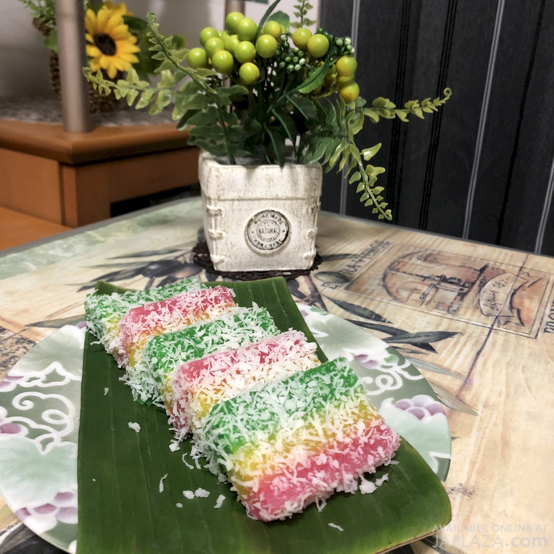 Lapis Singkong Pelangi レインボーキャッサバ層蒸しケーキ Rainbow Cassava Layer Steamed Cake Japlaza Japan Plaza